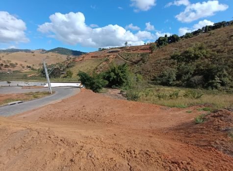 Chácara no Condomínio Cantos da Mata - Iapu/MG